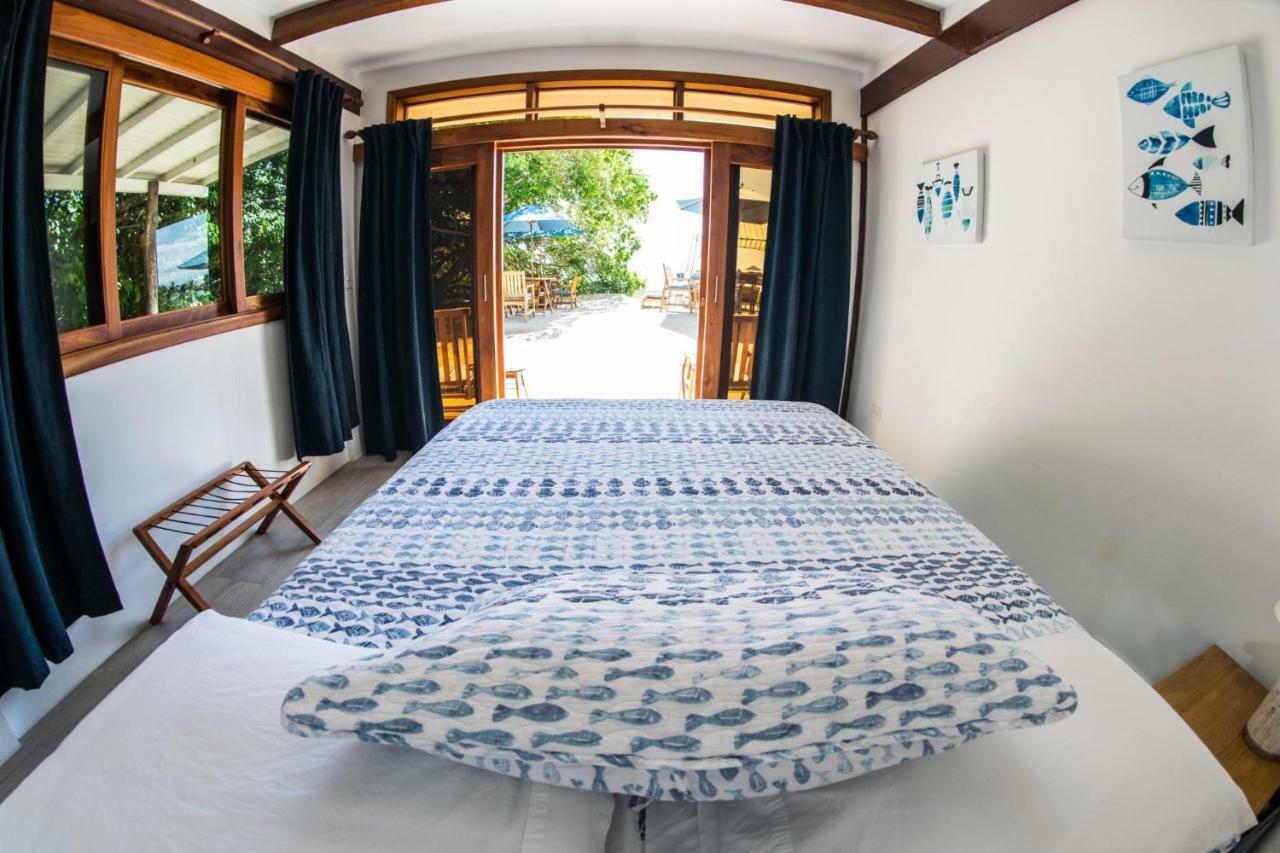 The Isabela Beach House Puerto Villamil Exterior foto